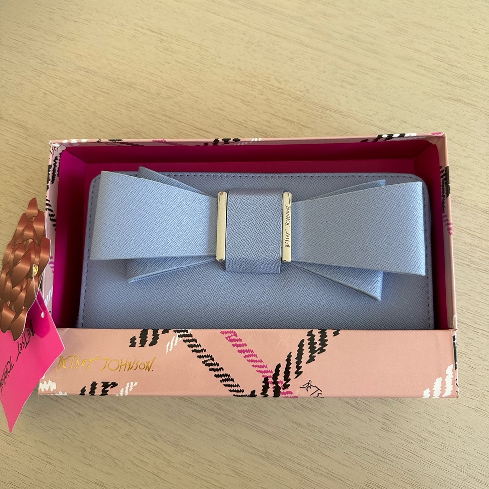 Betsey Johnson Boxed Zip Around Wallet - Periwinkle